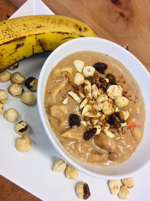 Kokos Haselnuss Porridge mit Kakao und Chili